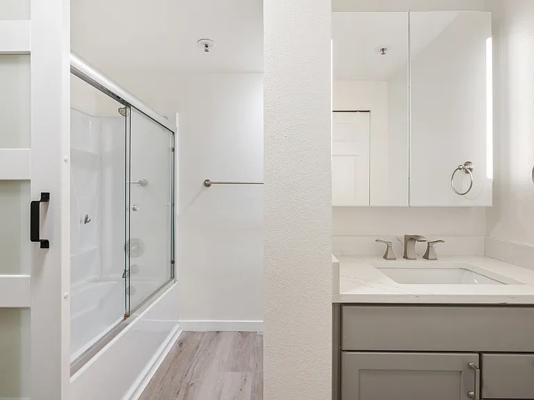 12618 109th Ct NE #H101 — Photo 15