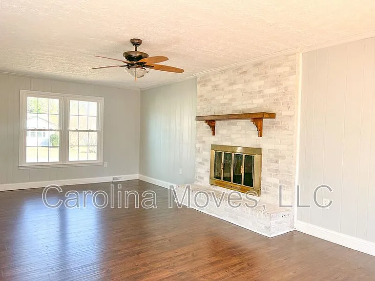 206 Manassas Dr — Photo 8