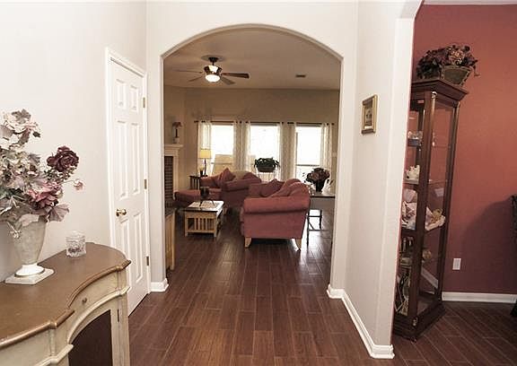 5th image of 207 Blanco Dr