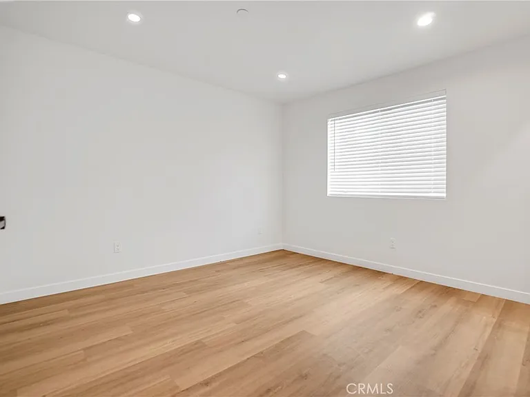 16120 Haynes St — Photo 19