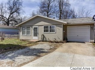 909 N Silver St, Taylorville, IL 62568