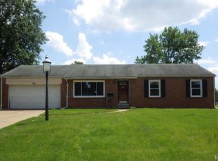 4 Sandringham Ln, Saint Louis, MO