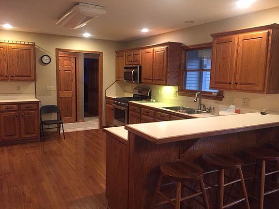Lg kitchen lots of storage