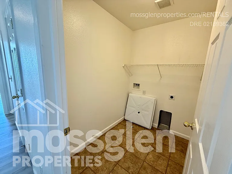 141 Chelwood Ln — Photo 14