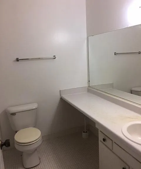 587 E Fox Hills Dr #587 — Photo 2