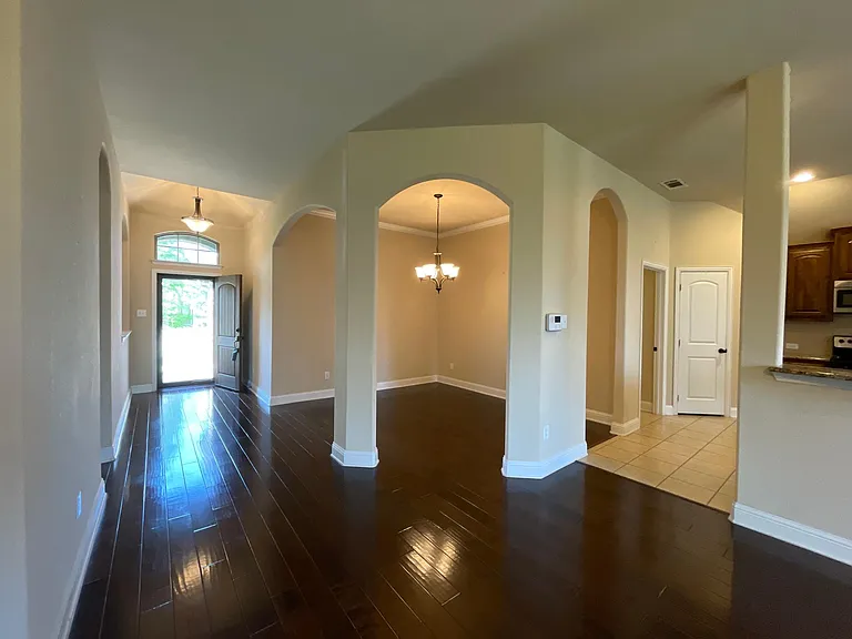 3404 Walnut Ln — Photo 8