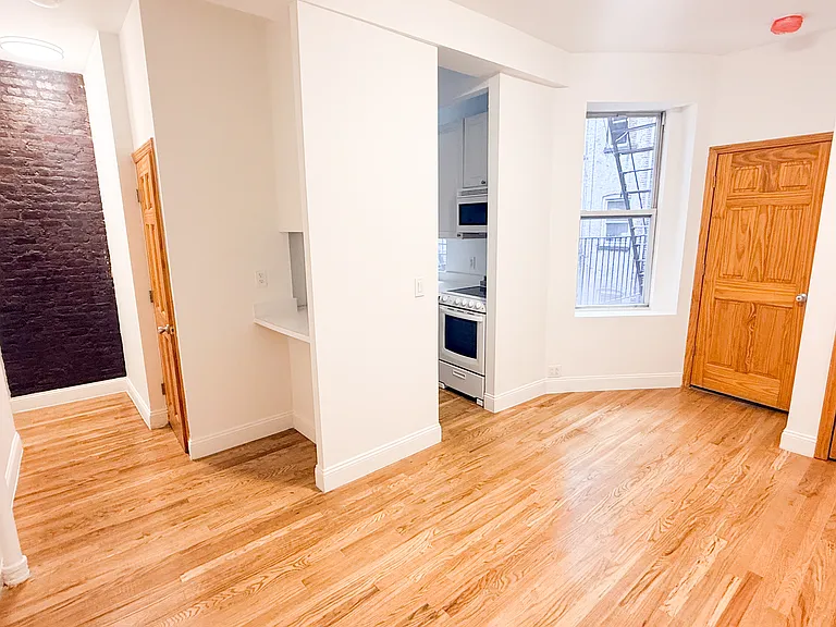 234 Thompson St #7 — Photo 2