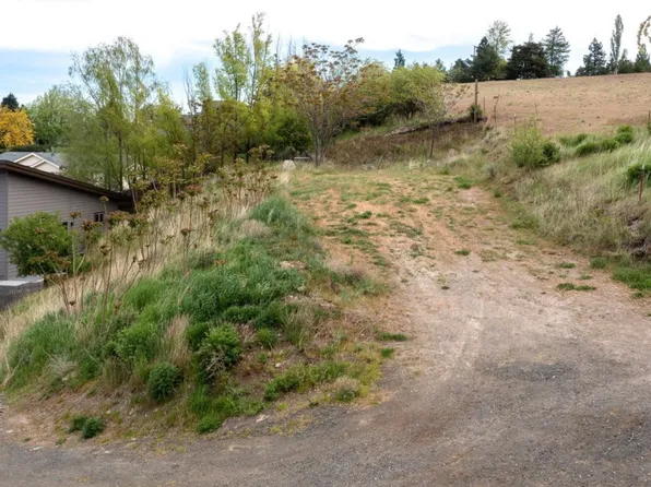 E 16th, The Dalles, OR 97058