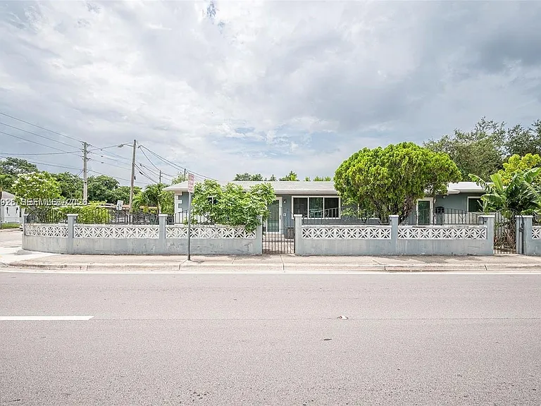 5206 N Miami Ave #2-3-4 — Photo 1