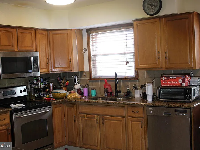 219 Meadow Dr — Photo 4