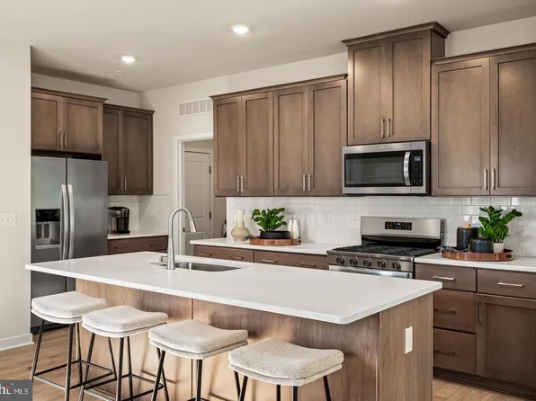 563 Arrowgrass Ln, New Castle, DE 19720