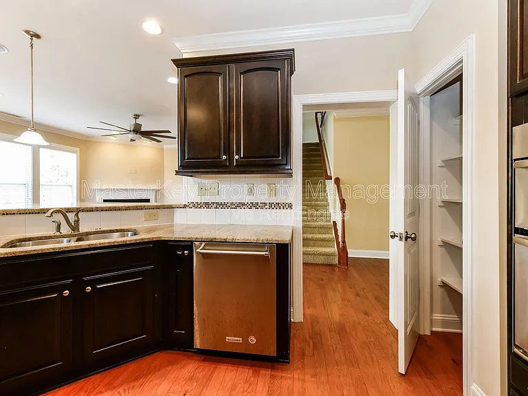 906 Keaton Ridge Ct — Photo 12