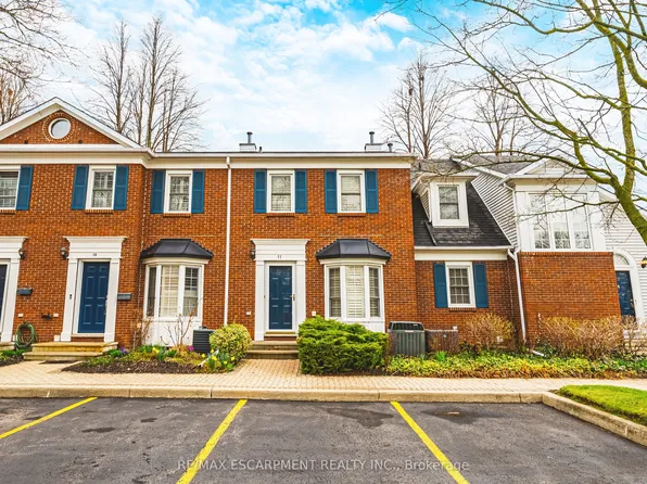 1275 Maple Crossing Blvd #11, Burlington, ON L7S 2E9