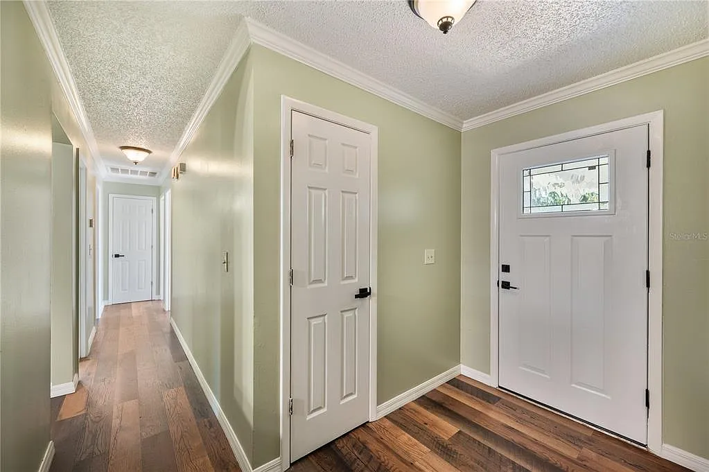 3 bed, 2.0 bath, 1355 sqft, $1,825 — Photo 4