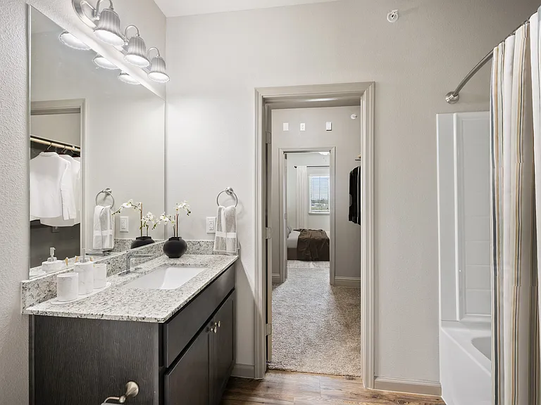 Shannon Creek Apartments — Photo 16