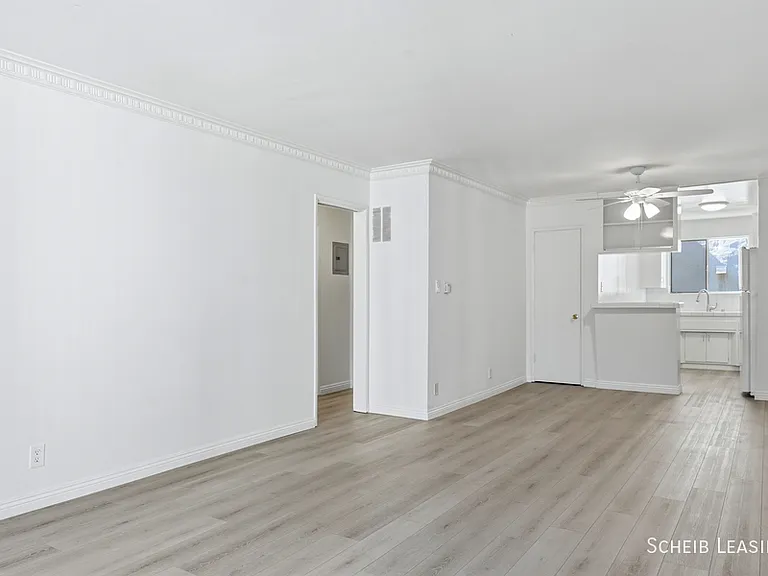 426 S Rexford Dr #4 — Photo 10