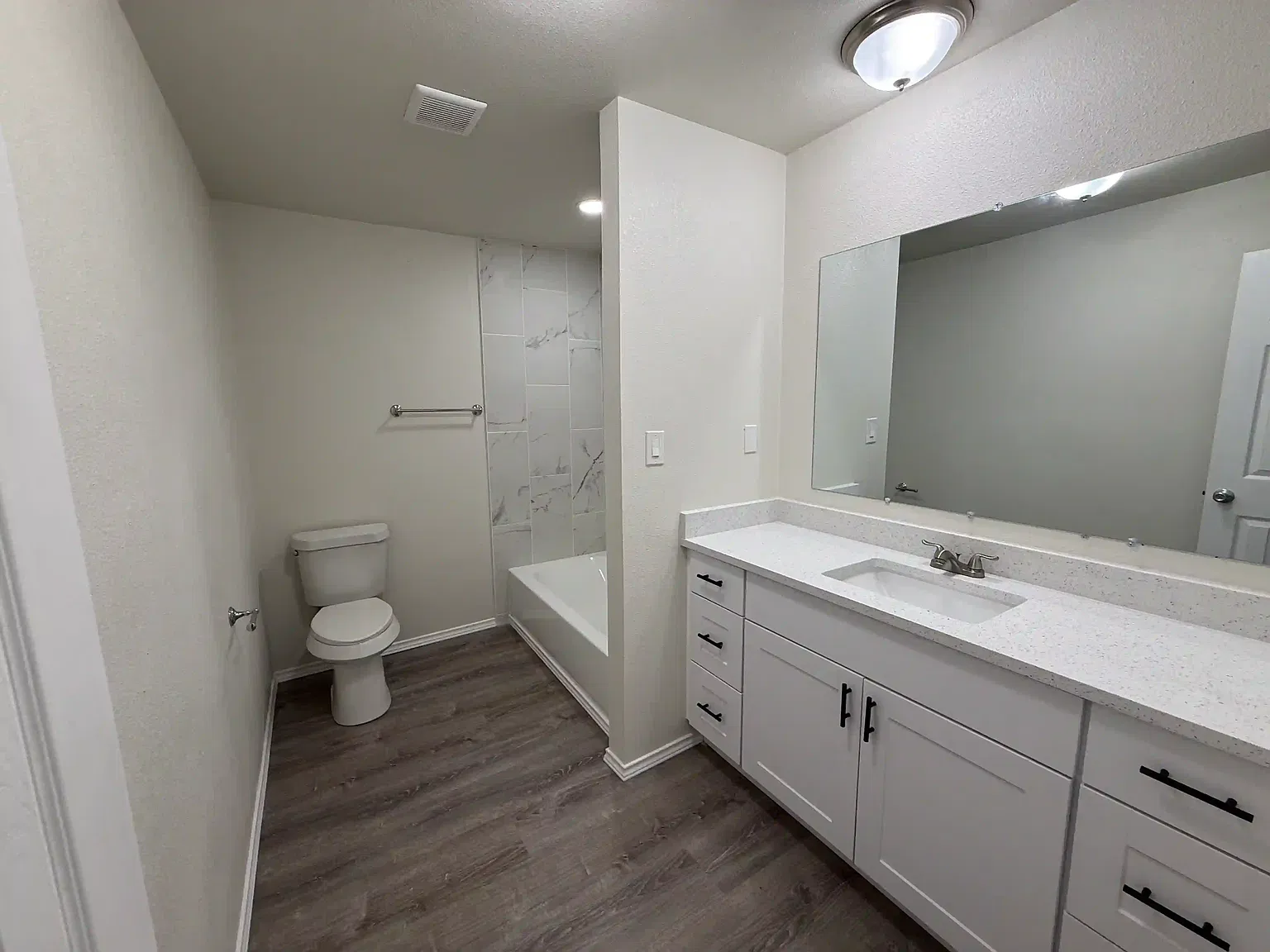 4 bed, 2152 sqft, $2,150 — Photo 1