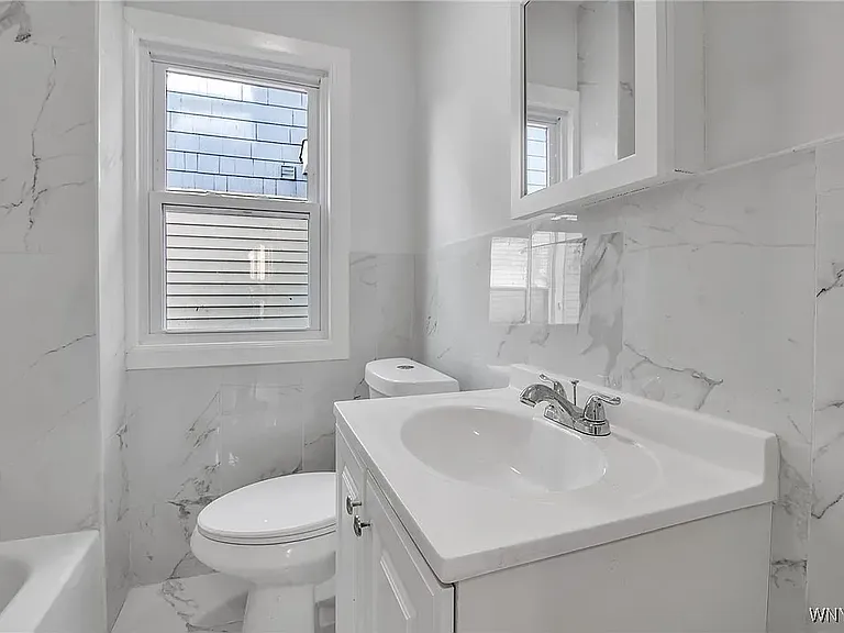 1st flr bathroom