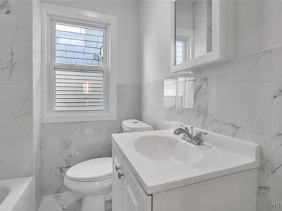 1st flr bathroom