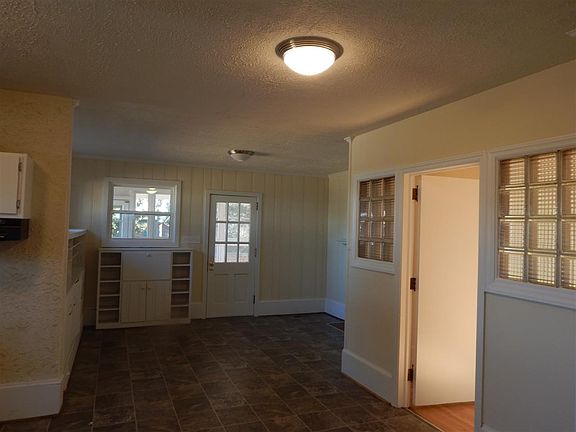 5th image of 487 W Main St