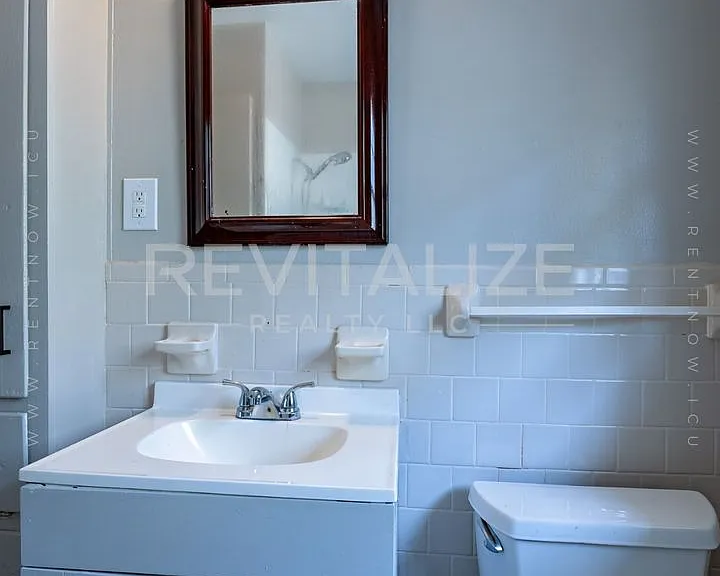 1258 Charmaine Cir N — Photo 23