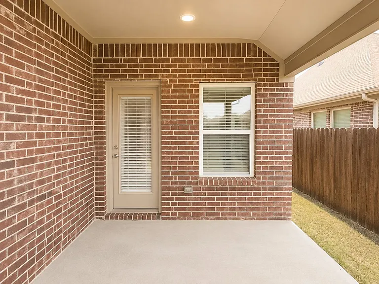 2816 Redbud Ln — Photo 30