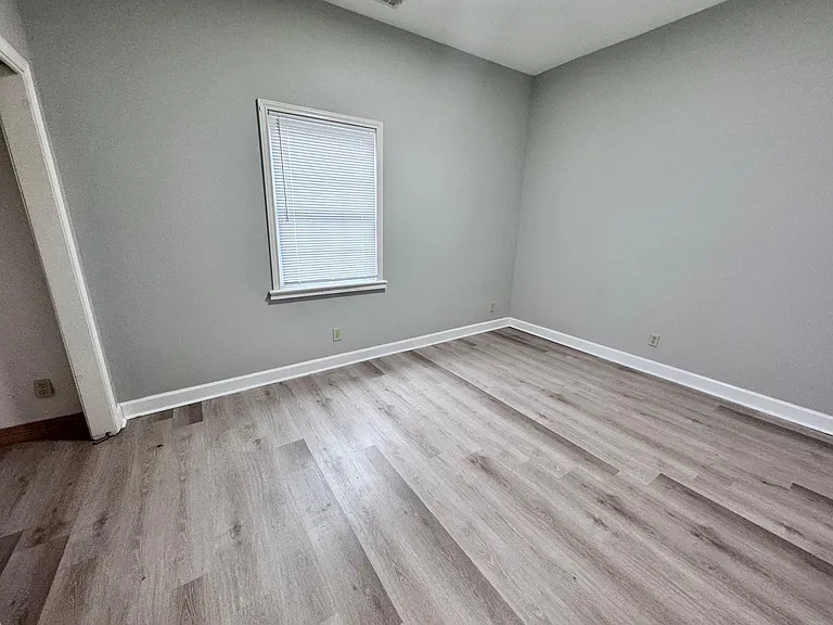 607 Warner Ave — Photo 10