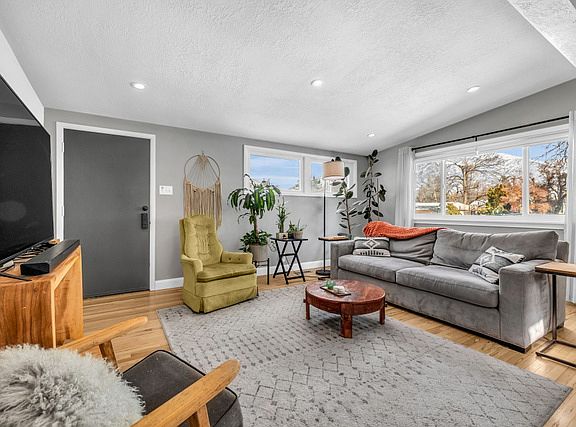 3rd image of 6832 S Meadow Downs Way