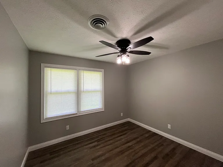 8430 N Dixie Hwy — Photo 8