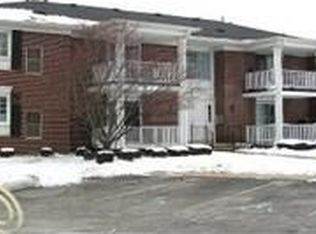 1748 Harrison Ave #D-8, Trenton, MI 48183