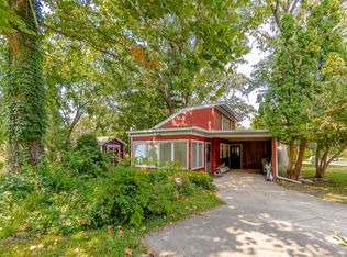 516 Forrest Rd, Cedar Falls, IA 50613