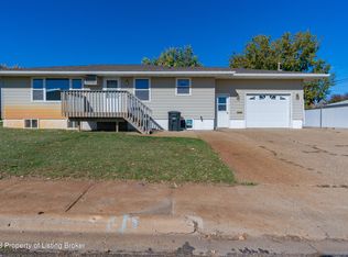 1232 1st St W, Dickinson, ND 58601