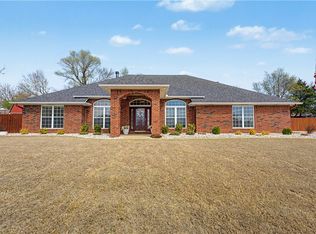 504 Fairway Cir, Springdale, AR 72764