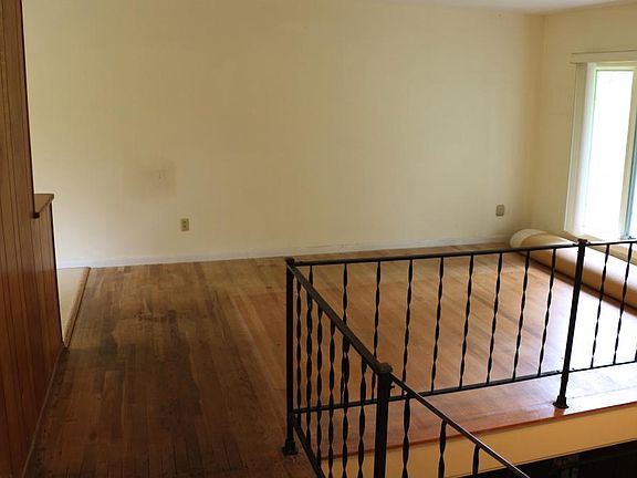 4th image of 9 Orchard Ave