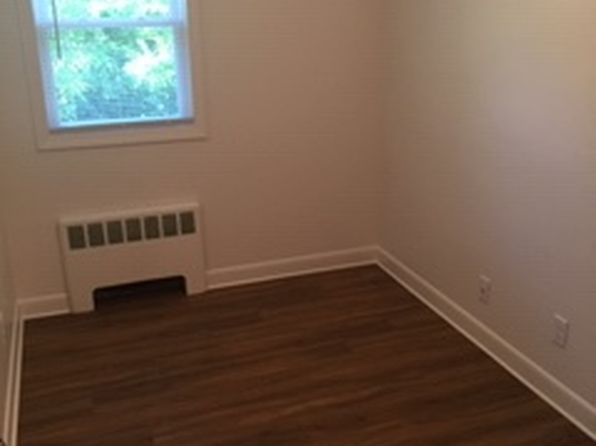 27 Evergreen Ave, Bedford, MA 01730