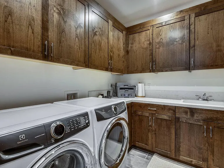 10137 Corrie Ct — Photo 32