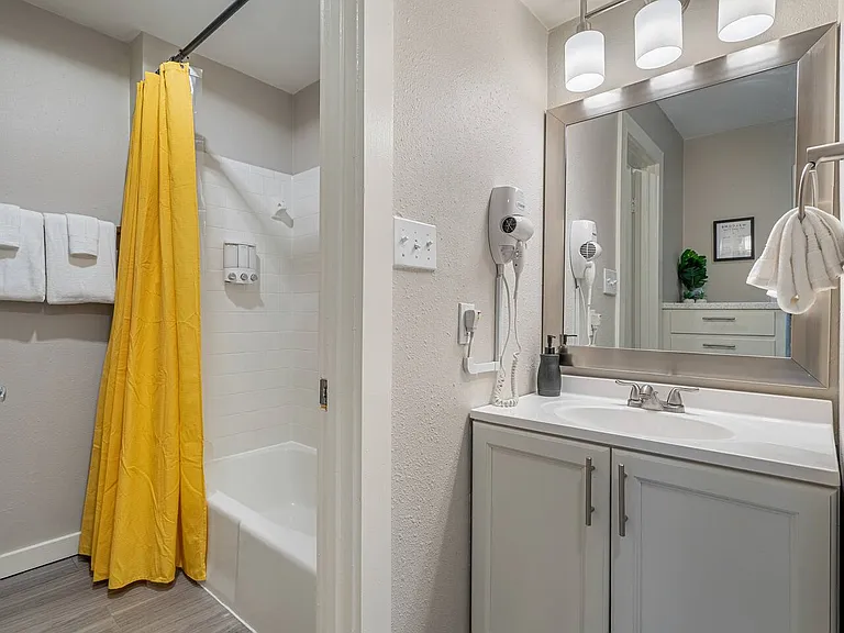 6811 Great Northern Blvd #L — Photo 16