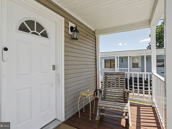 4th image of 208 Tina Ln