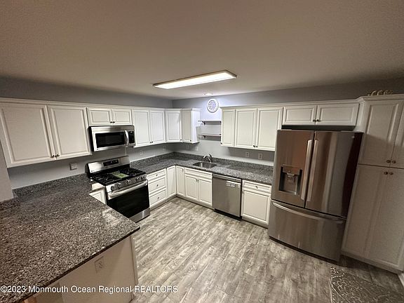 5th image of 17 Ironwood Court