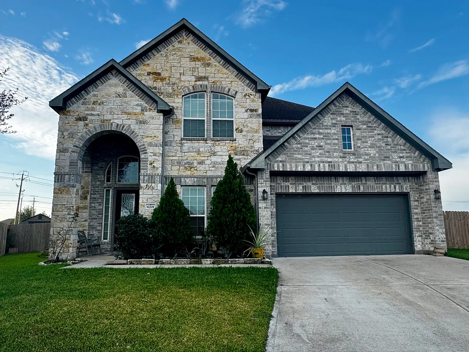 6 bed, 3871 sqft, $5,500 — Photo 2
