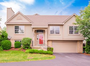 2607 Woodmere Dr #17, Darien, IL 60561