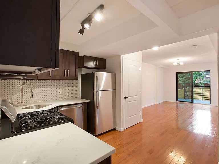 961 Madison St #1F — Photo 3