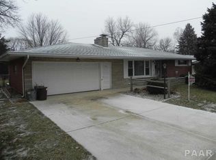 2223 Crestview Dr, Pekin, IL 61554