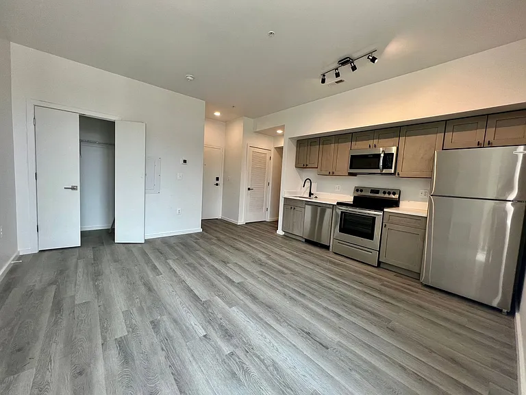 725 W Pratt St. — Photo 33