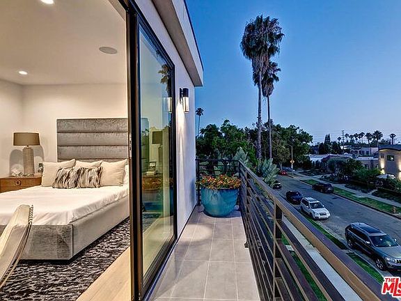 2nd image of 836 N Poinsettia Pl