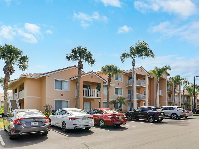 141 SW Palm Dr #306 — Photo 37