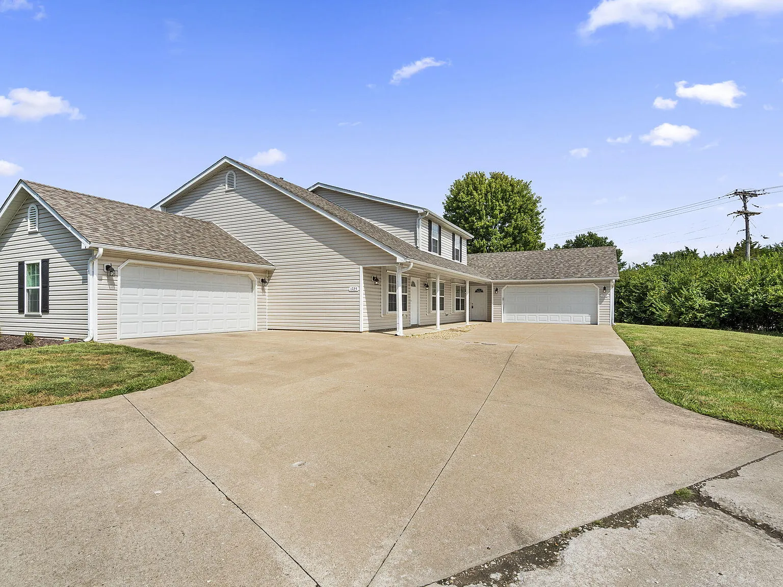 4 bed, 2.0 bath, 1850 sqft, $1,700 — Photo 1
