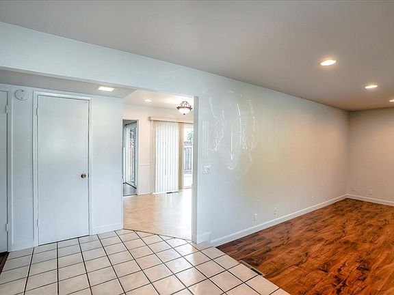 5th image of 627 Bolton Ct