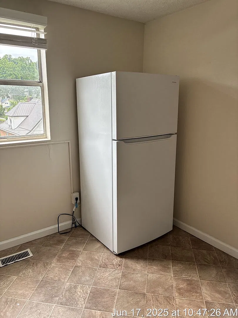 759 Willey St. Apt b — Photo 3