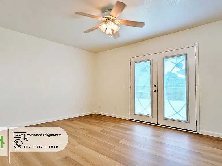 1027 Goodview Way — Photo 13